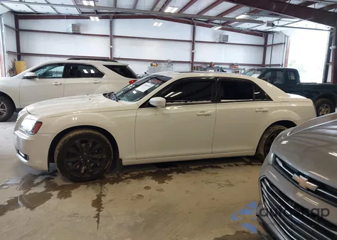 2014 Chrysler 300 300S z USA, uszkodzony, nr VIN 2C3CCAGG0EH297744